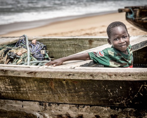 Bambino nel villaggio dei pescatori a Grand Popo in Benin